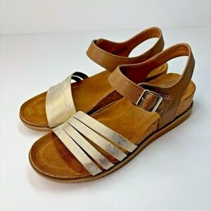 Eurosoft by Sofft Leary Wedge Sandals in cognac/gold